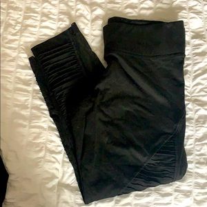 Victoria’s Secret pink yoga Capri